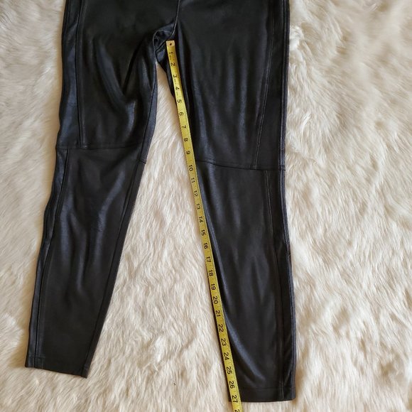 Free People Midnight NWT Vegan Faux Suede Black Leggings Size Small - Picture 16 of 16